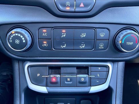 Used 2022 GMC Terrain SLE image 59