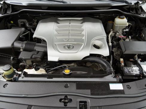 Used 2015 Toyota Land Cruiser AWD/4WD image 32