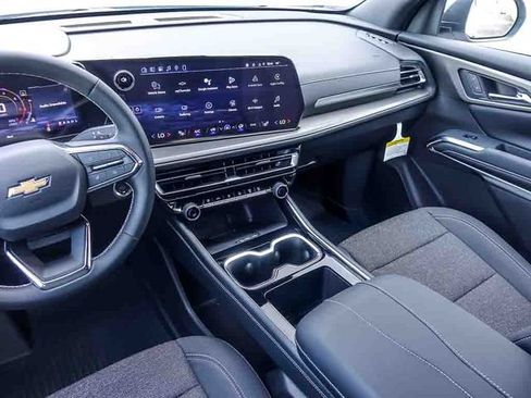 New 2026 Chevrolet Traverse LT w/ LPO, Floor Liner Package FWD image 20