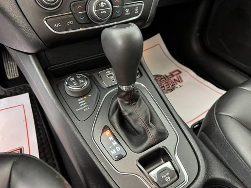Used 2019 Jeep Cherokee Trailhawk w/ Cold Weather Group AWD/4WD image 22
