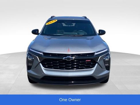 Certified 2024 Chevrolet Trax RS w/ Sunroof Package FWD image 2