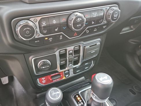 Used 2022 Jeep Wrangler Unlimited Rubicon w/ Trailer Tow Package image 27