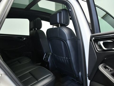 Certified 2024 Porsche Macan AWD/4WD image 49
