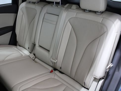Used 2019 Lincoln Nautilus Reserve AWD/4WD image 18