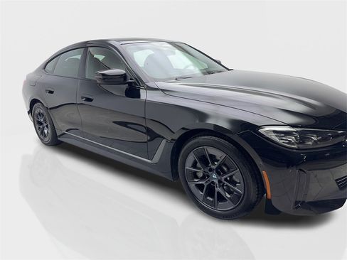 Used 2022 BMW i4 eDrive40 image 12