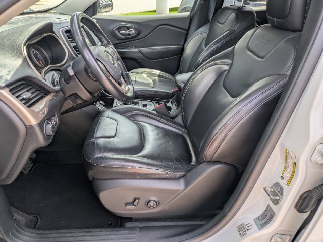 Used 2017 Jeep Cherokee Limited FWD image 13