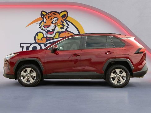 Used 2025 Toyota RAV4 XLE AWD/4WD image 8