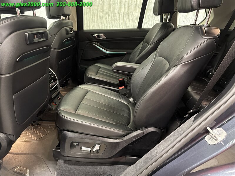 Used 2022 BMW X7 xDrive40i w/ Premium Package AWD/4WD image 9