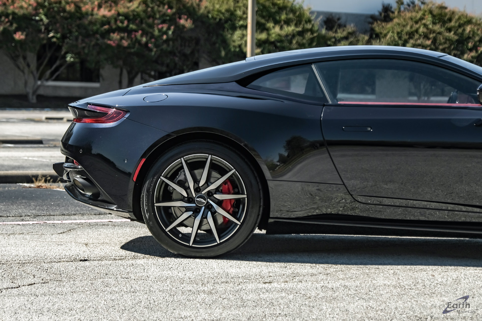 Used 2021 Aston Martin DB11 Coupe RWD image 18