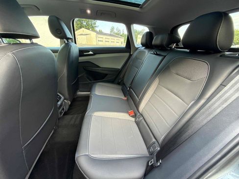 Used 2023 Volkswagen Taos SE w/ Panoramic Sunroof Package FWD image 12