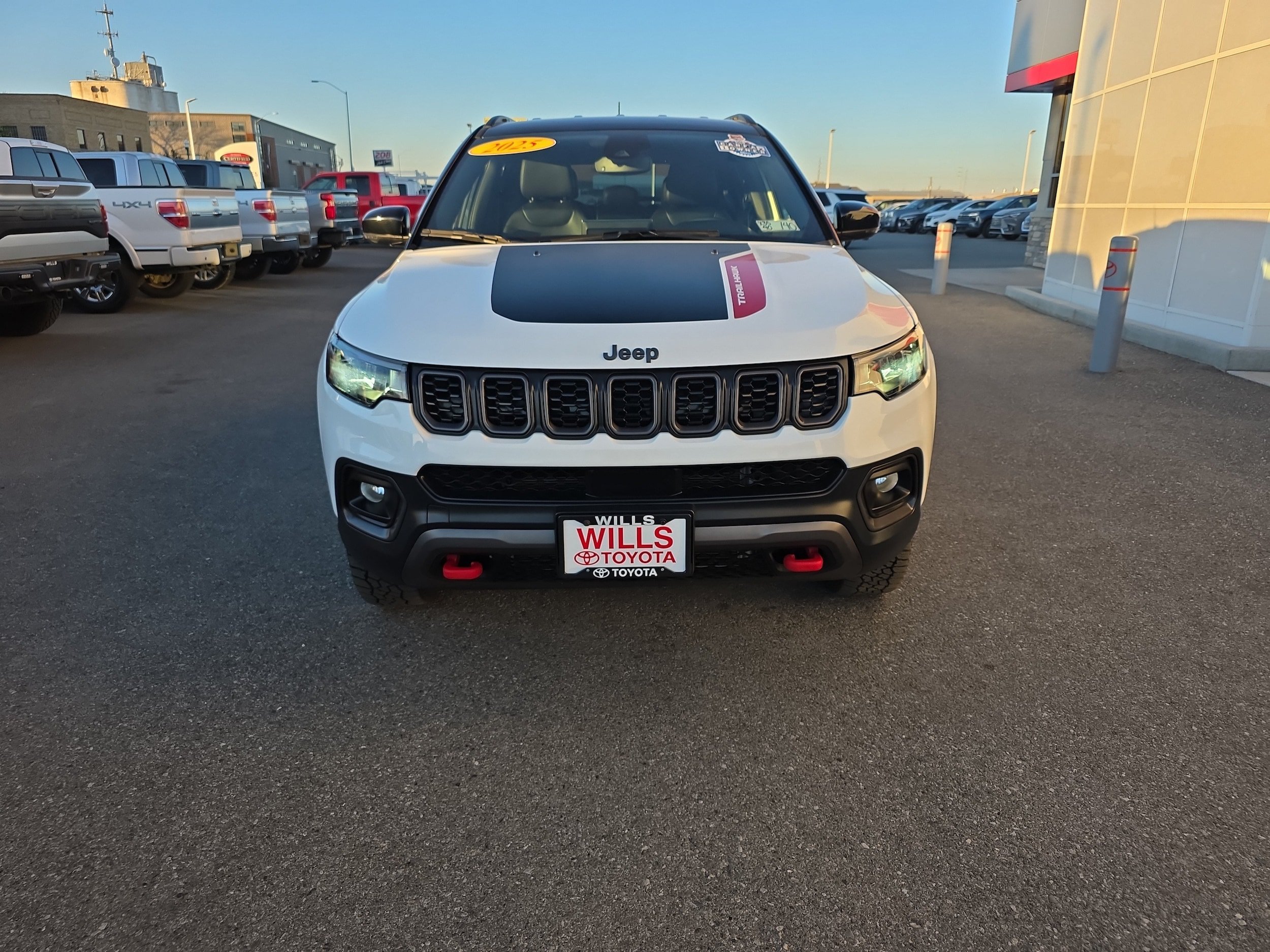 Used 2025 Jeep Compass Trailhawk AWD/4WD image 5