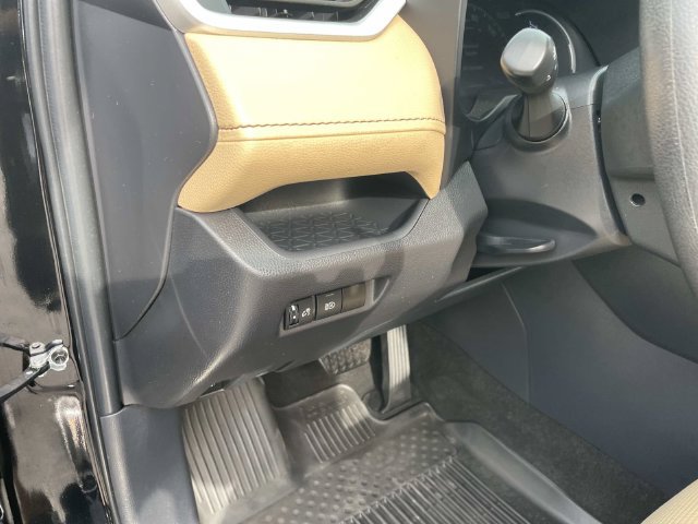 Used 2025 Toyota RAV4 LE AWD/4WD image 22