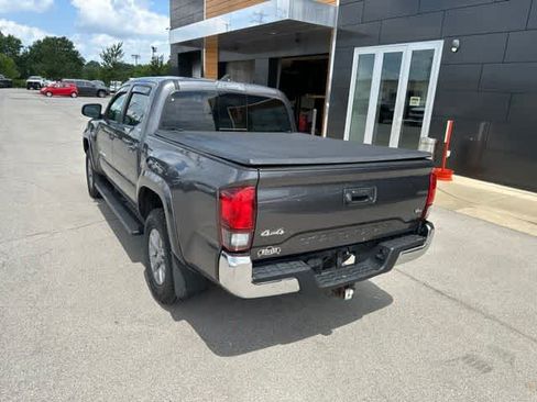 Used 2019 Toyota Tacoma SR5 AWD/4WD image 16