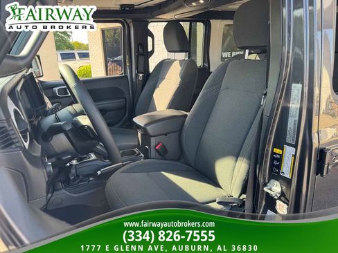 Used 2025 Jeep Wrangler Willys image 10