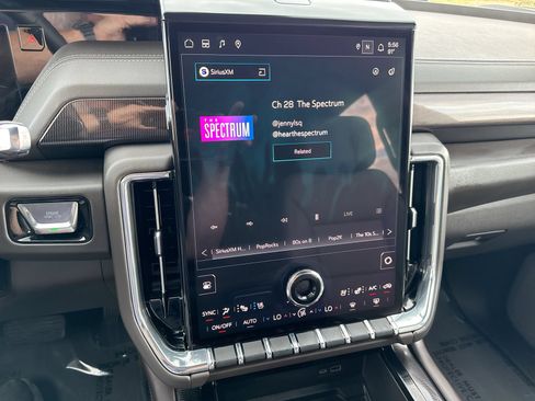 Used 2025 GMC Yukon Elevation w/ Technology Package AWD/4WD image 16