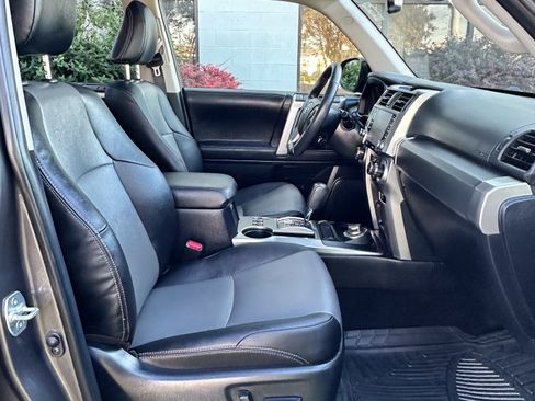 Used 2023 Toyota 4Runner SR5 Premium w/ Moonroof Package AWD/4WD image 24