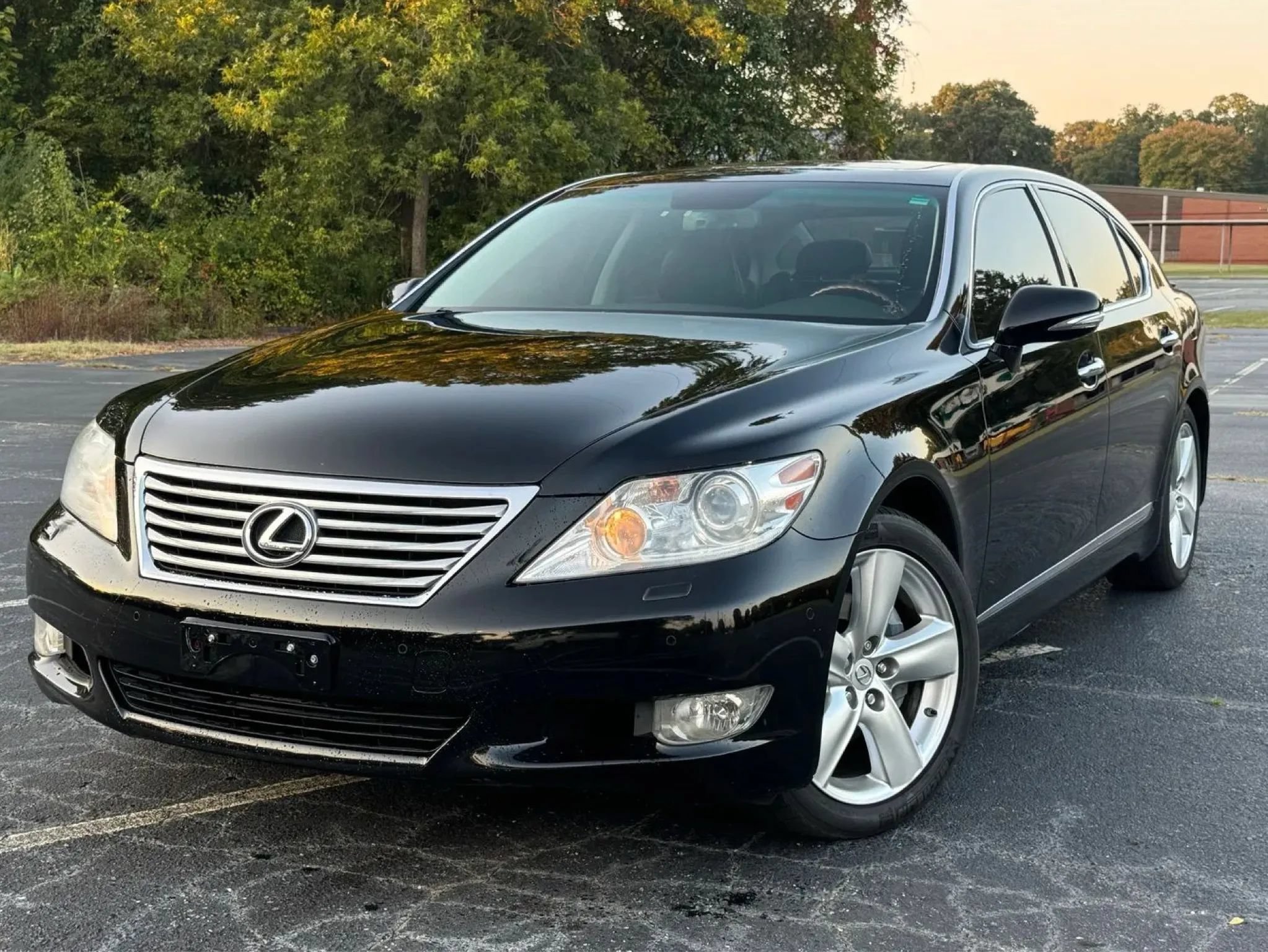 Used 2010 Lexus LS 460 L w/ Luxury Pkg RWD image 1