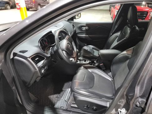 Used 2019 Jeep Cherokee Latitude Plus w/ Cold Weather Group image 26