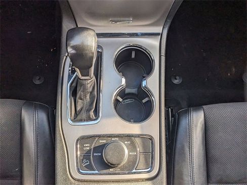 Certified 2022 Jeep Grand Cherokee Laredo X image 15