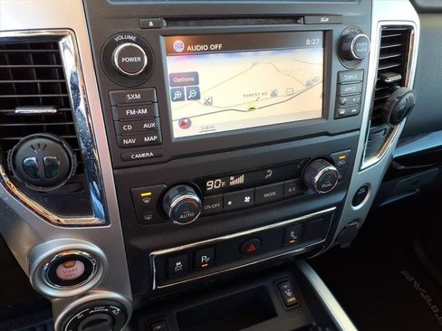 Used 2018 Nissan Titan SV w/ SV Convenience Package image 32