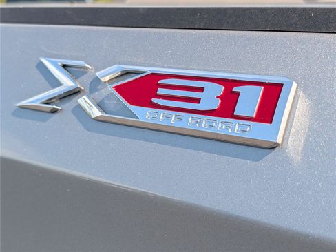 Used 2025 GMC Sierra 1500 SLT w/ SLT Premium Plus Package AWD/4WD image 40