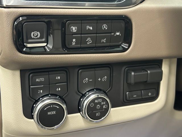 New 2026 GMC Yukon Denali w/ Denali Reserve Package AWD/4WD image 24