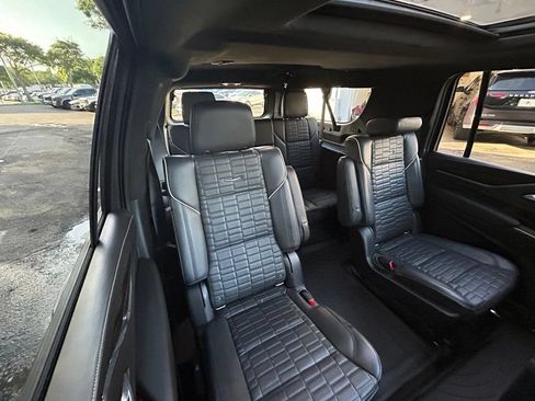 Used 2021 Cadillac Escalade ESV Sport Platinum RWD image 31