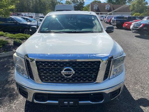 Used 2017 Nissan Titan SV image 3