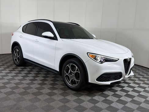 Used 2023 Alfa Romeo Stelvio Sprint AWD/4WD image 7