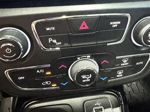 Used 2018 Jeep Compass Limited w/ Navigation Group AWD/4WD image 16