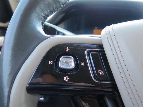 Used 2023 Lincoln Aviator Reserve w/ Equipment Group 201A image 19