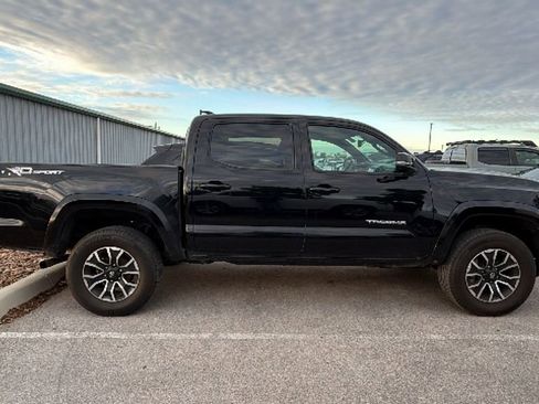 Used 2023 Toyota Tacoma TRD Sport w/ Technology Package image 3