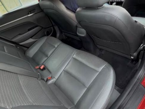 Used 2017 Hyundai Elantra Limited w/ Limited Tech Package 08 FWD image 3