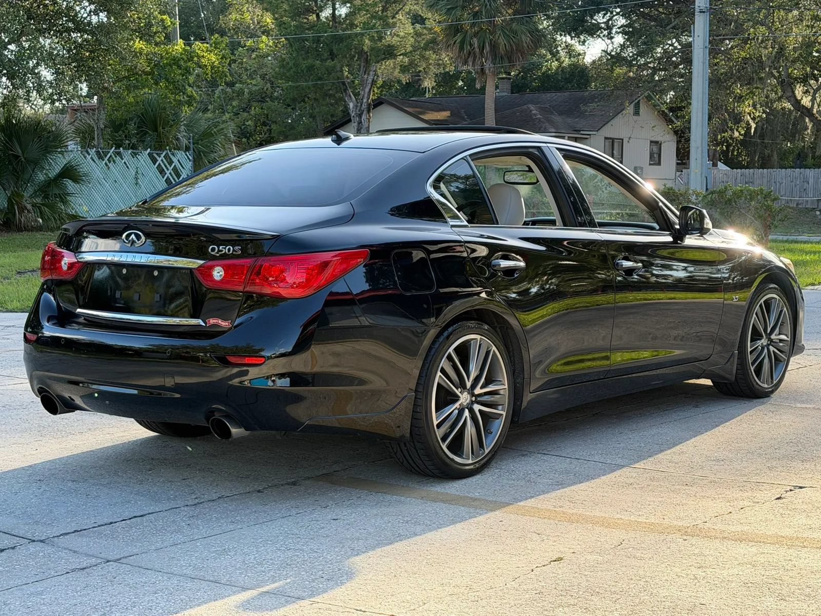 Used 2014 INFINITI Q50 w/ Technology Package RWD image 3