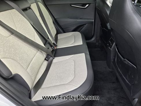 Certified 2025 Kia Niro SX image 20