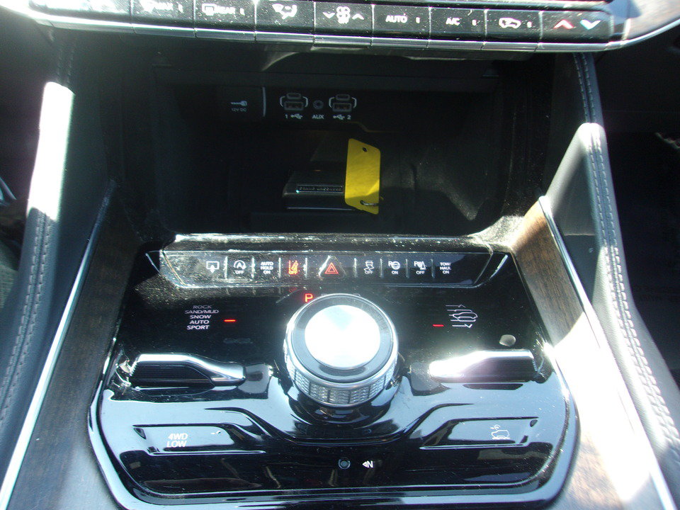Used 2024 Jeep Grand Wagoneer L 4WD w/ Flexible Seating Group image 25