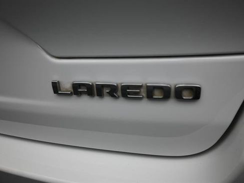 Used 2023 Jeep Grand Cherokee Laredo AWD/4WD image 5