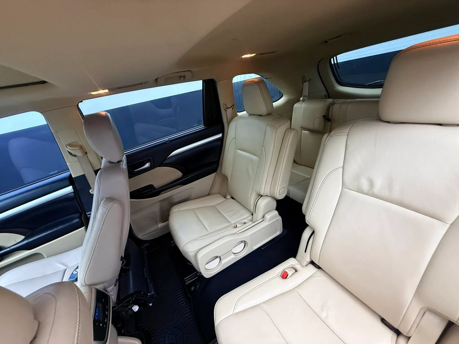 Used 2019 Toyota Highlander XLE AWD/4WD image 35