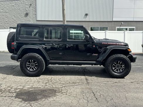 Used 2025 Jeep Wrangler Unlimited Rubicon AWD/4WD image 2