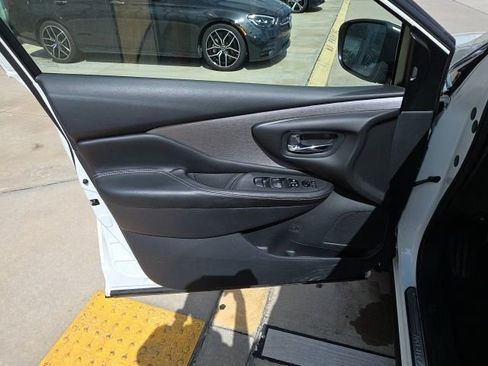 Used 2023 Nissan Murano SV image 11