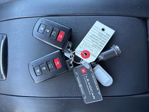 Used 2015 Toyota Highlander Limited image 40