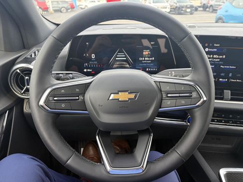 New 2027 Chevrolet Equinox LT w/ Convenience Package II FWD image 19