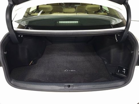 Used 2018 Lexus IS 300 AWD w/ Premium Package image 8