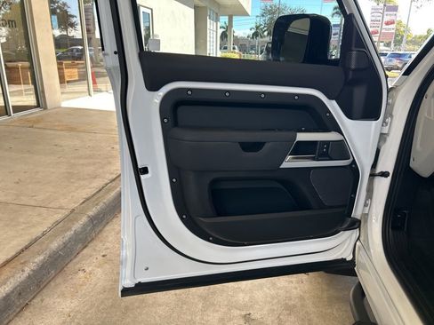 Used 2020 Land Rover Defender 110 SE image 47