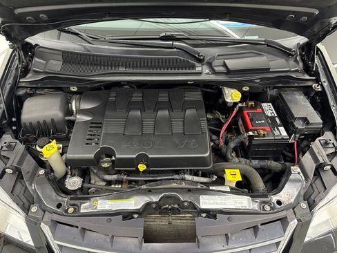 Used 2010 Chrysler Town & Country Limited w/ Entertainment Group #3 image 10