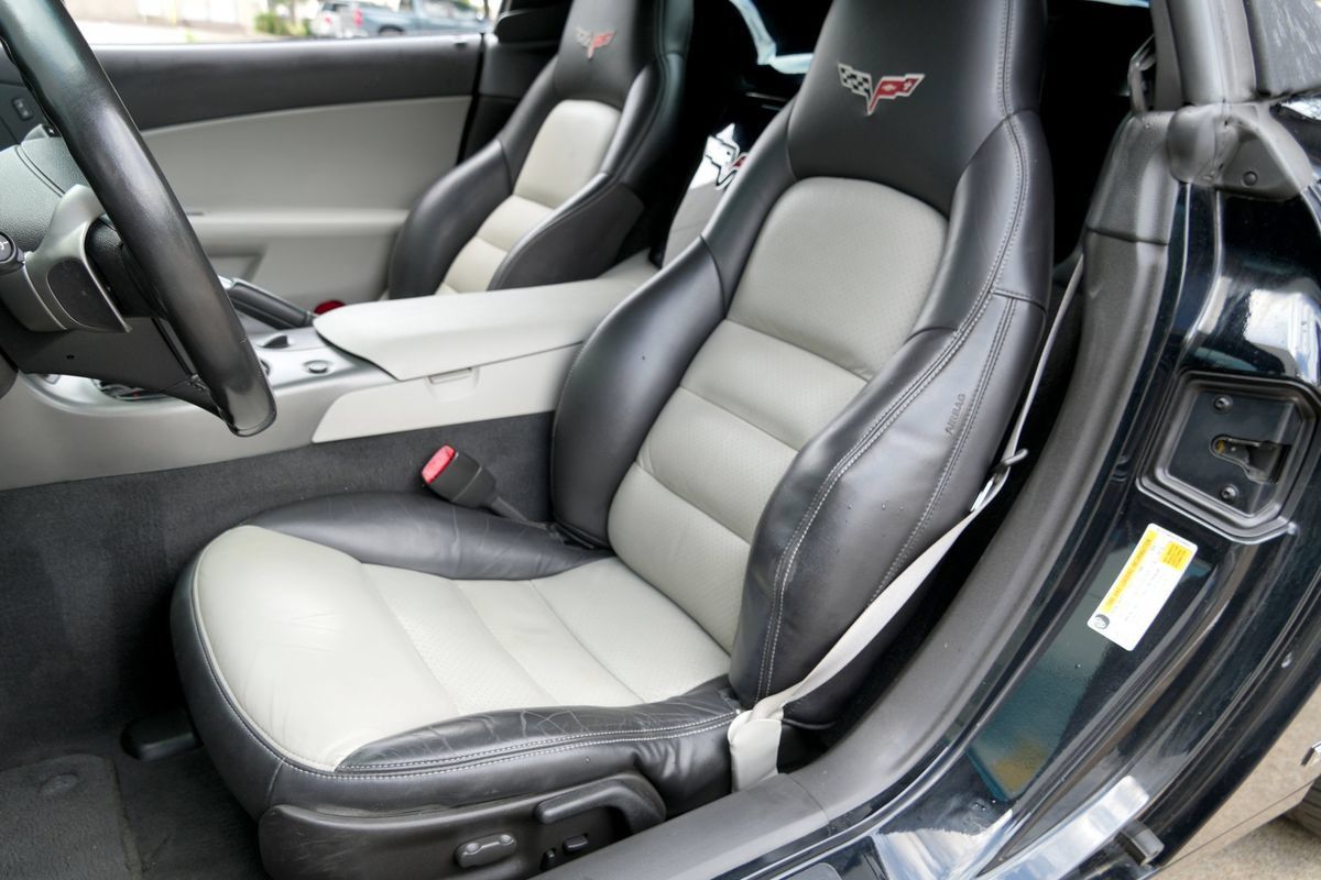 Used 2007 Chevrolet Corvette Convertible w/ Preferred Equipment Group RWD image 6
