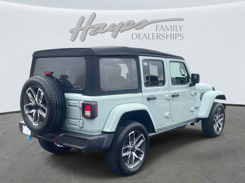 Used 2024 Jeep Wrangler Unlimited w/ Convenience Group AWD/4WD image 32