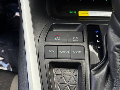 Used 2025 Toyota RAV4 XLE FWD image 30