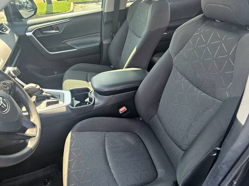 Used 2020 Toyota RAV4 XLE w/ Convenience Package FWD image 15