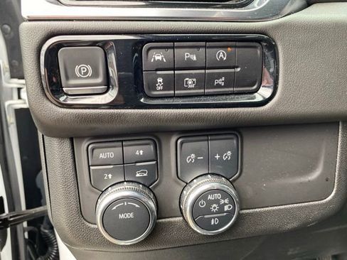 Used 2025 GMC Yukon Denali AWD/4WD image 18